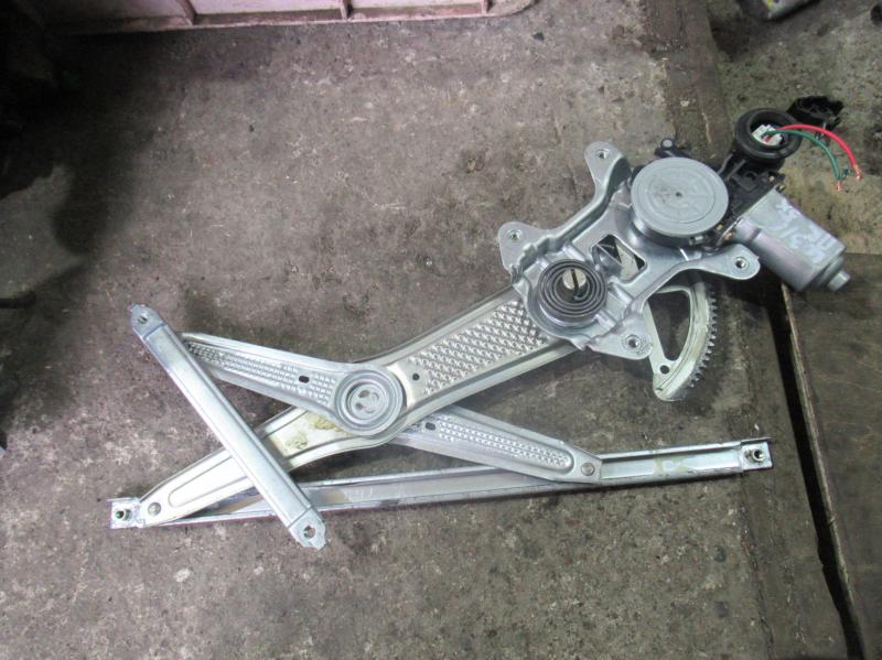 Стеклоподъёмник электрический