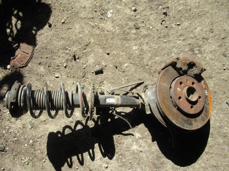 Стойка передняя правая