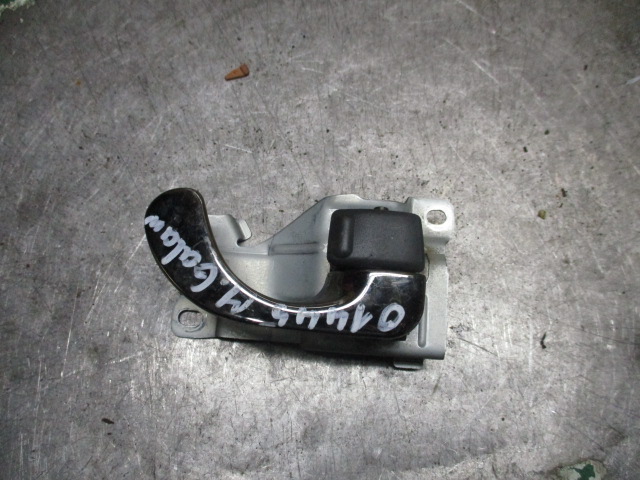 Ручка двери салона