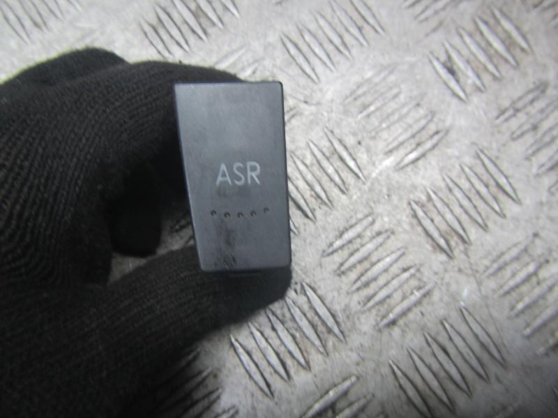 Кнопка антипробуксовочной системы (ABS/ESP)