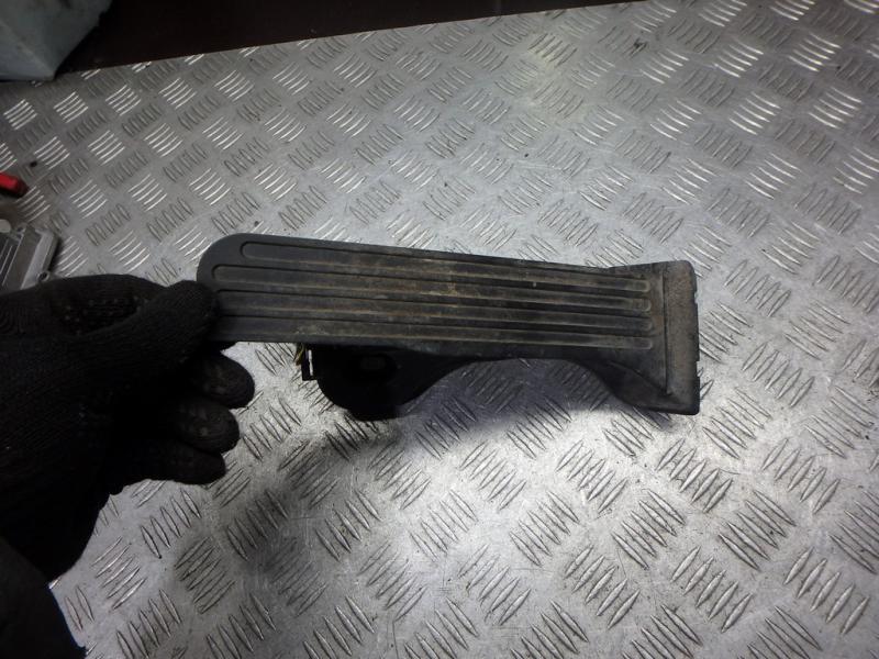 Педаль газа